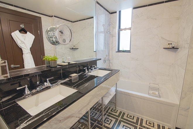 Bathroom Iroquois Suite