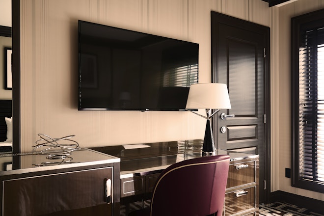 Deluxe King - Room Details