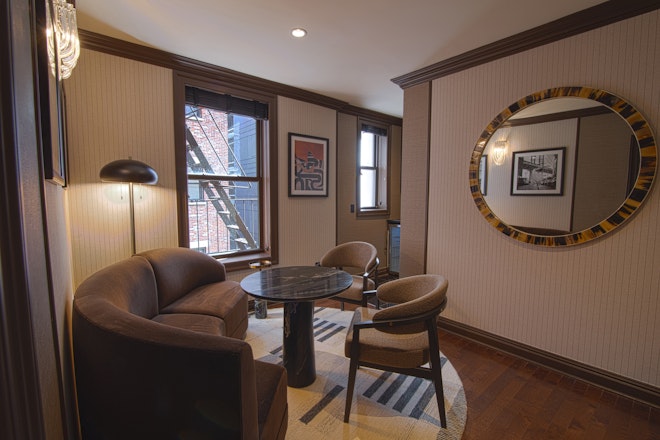 Sitting Area Iroquois Suite