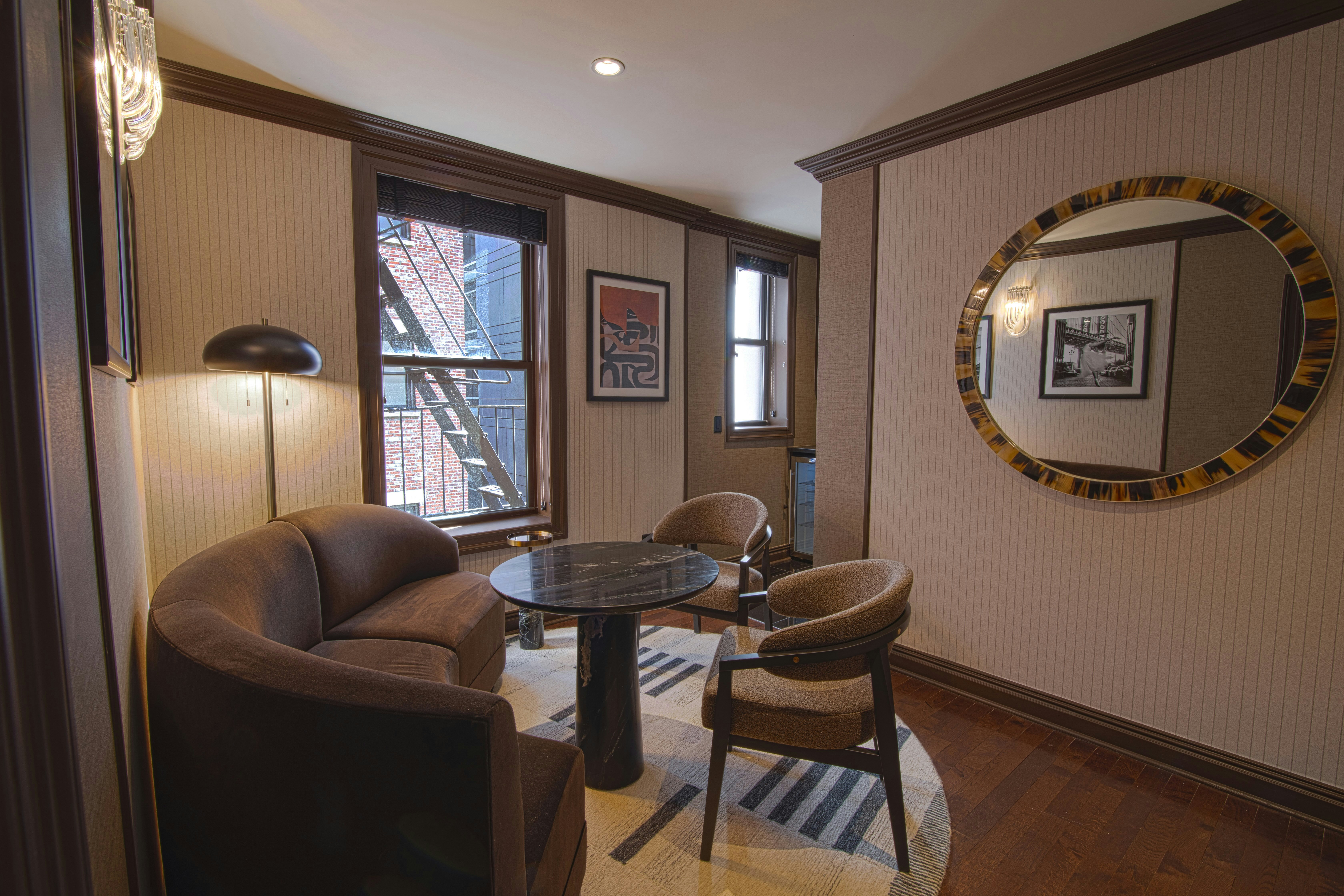 Sitting Area Iroquois Suite