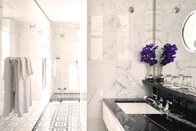 Iroquois Suite - Bathroom