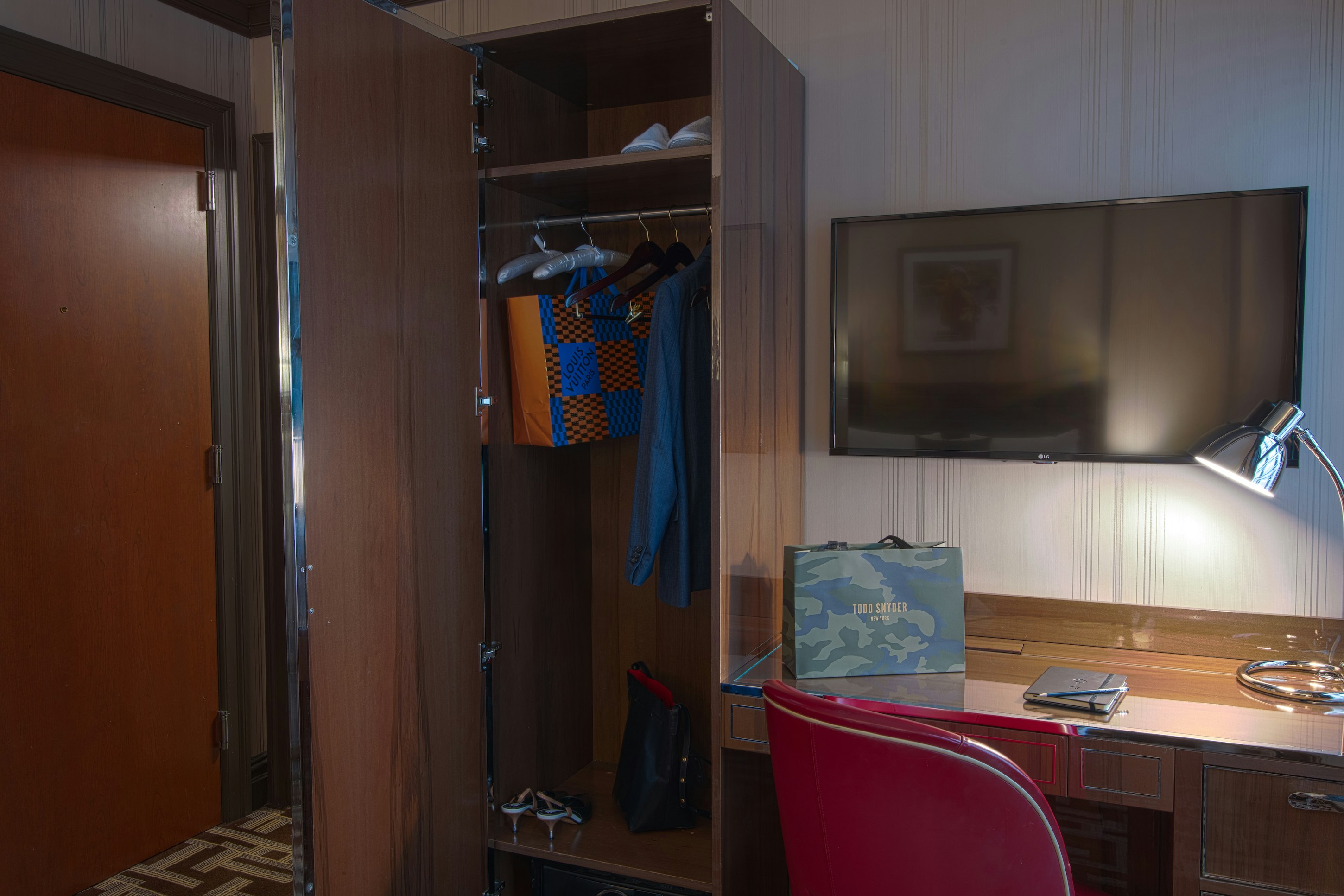 Superior Queen - Room Details