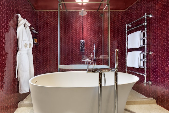 Master Suite - Bathtub
