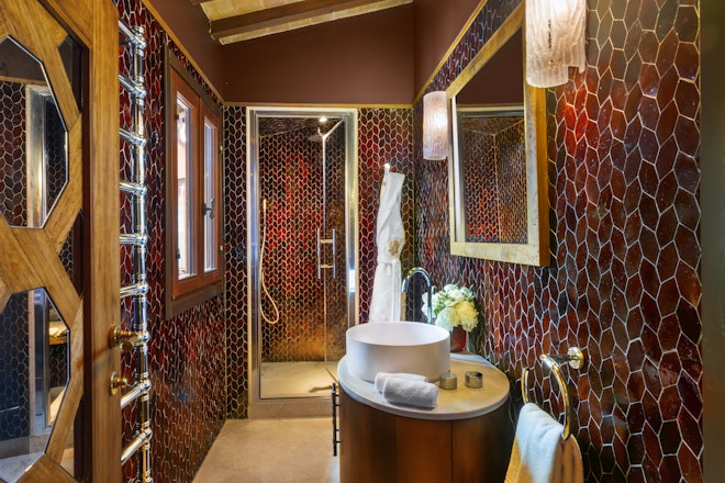 Chaplin Suite - Bathroom
