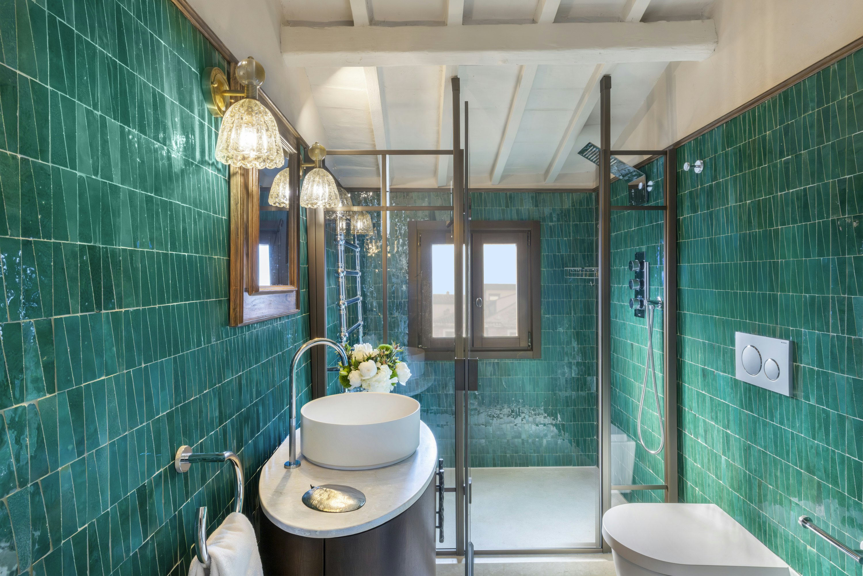 Deluxe Room - Bathroom