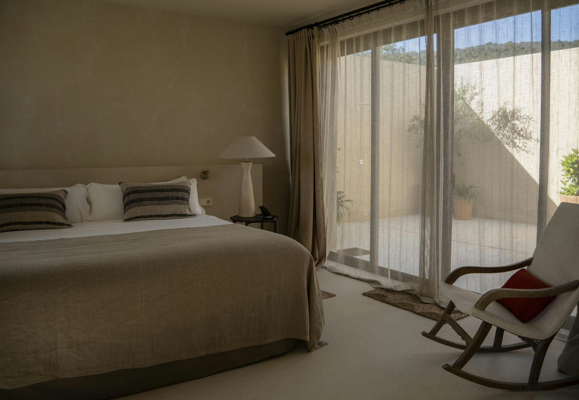 Superior Lodge Exterior Suite - Bedroom