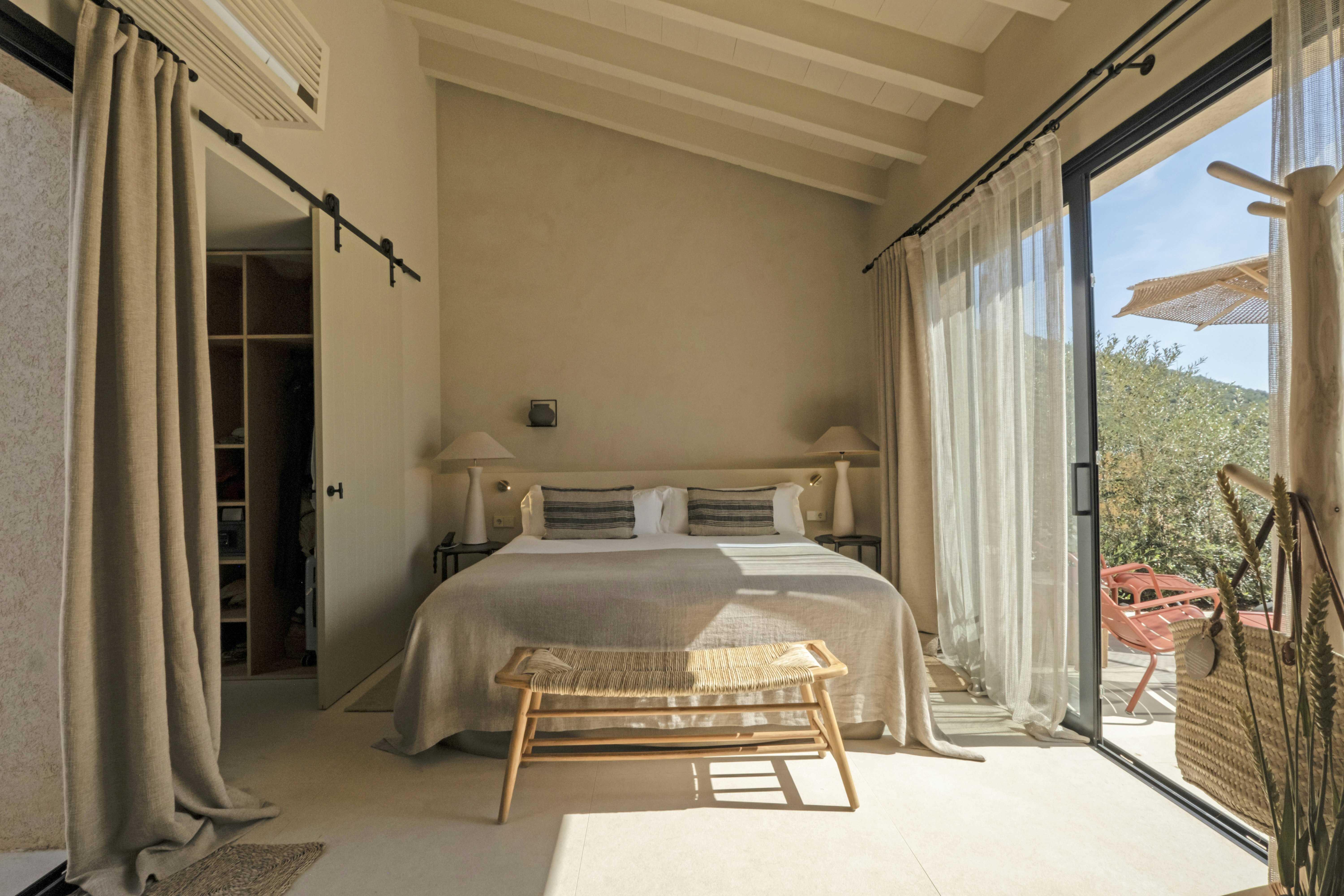 Deluxe Suite with Private Pool - Bedroom