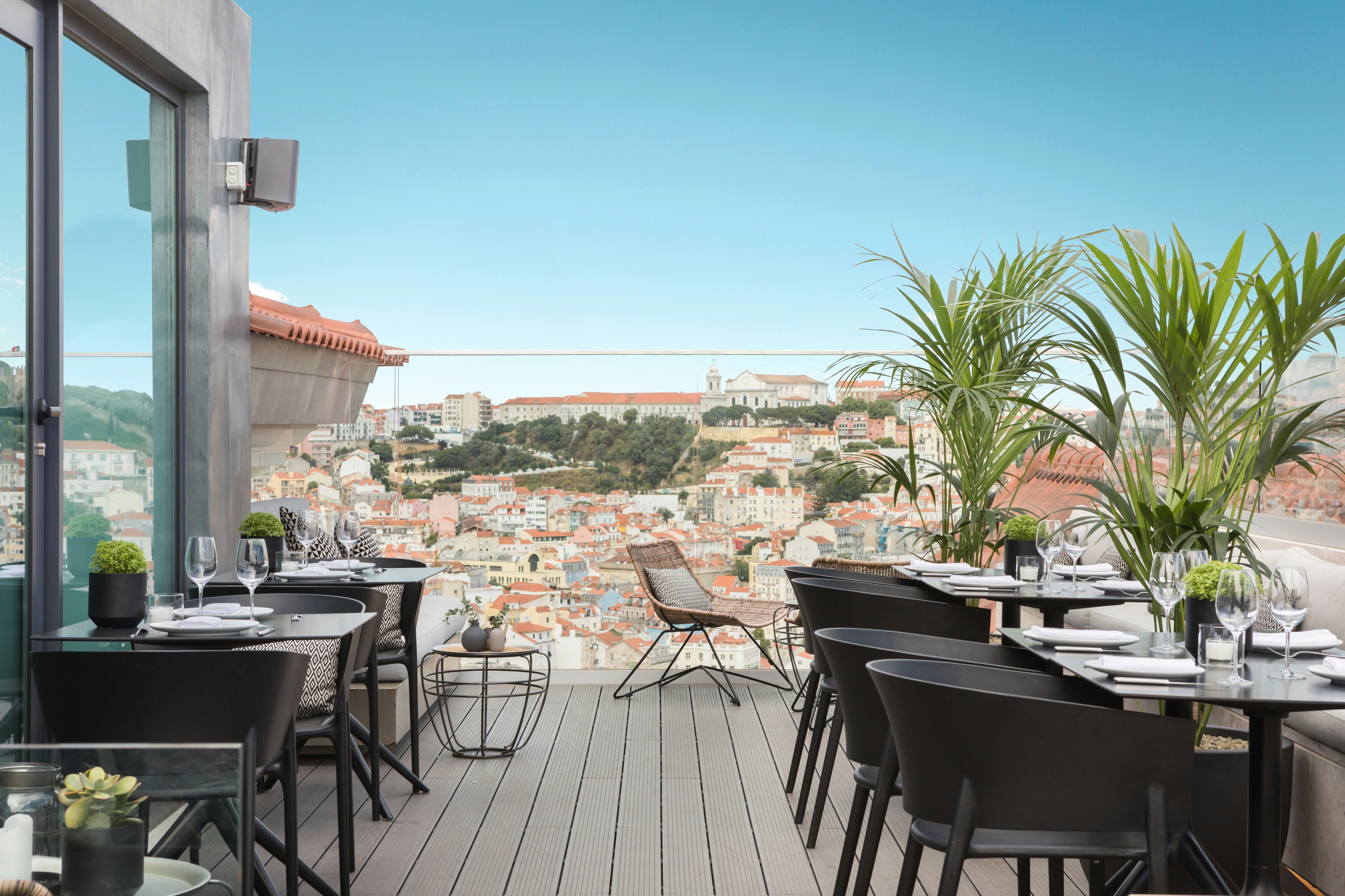 Lumi Rooftop Bar & Restaurant