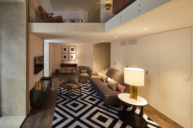 Bairro Alto Mezzanine Suite - Living Area