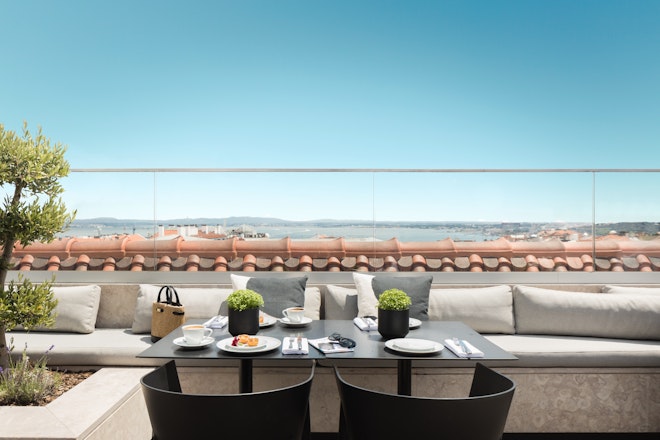 Lumi Rooftop Bar & Restaurant