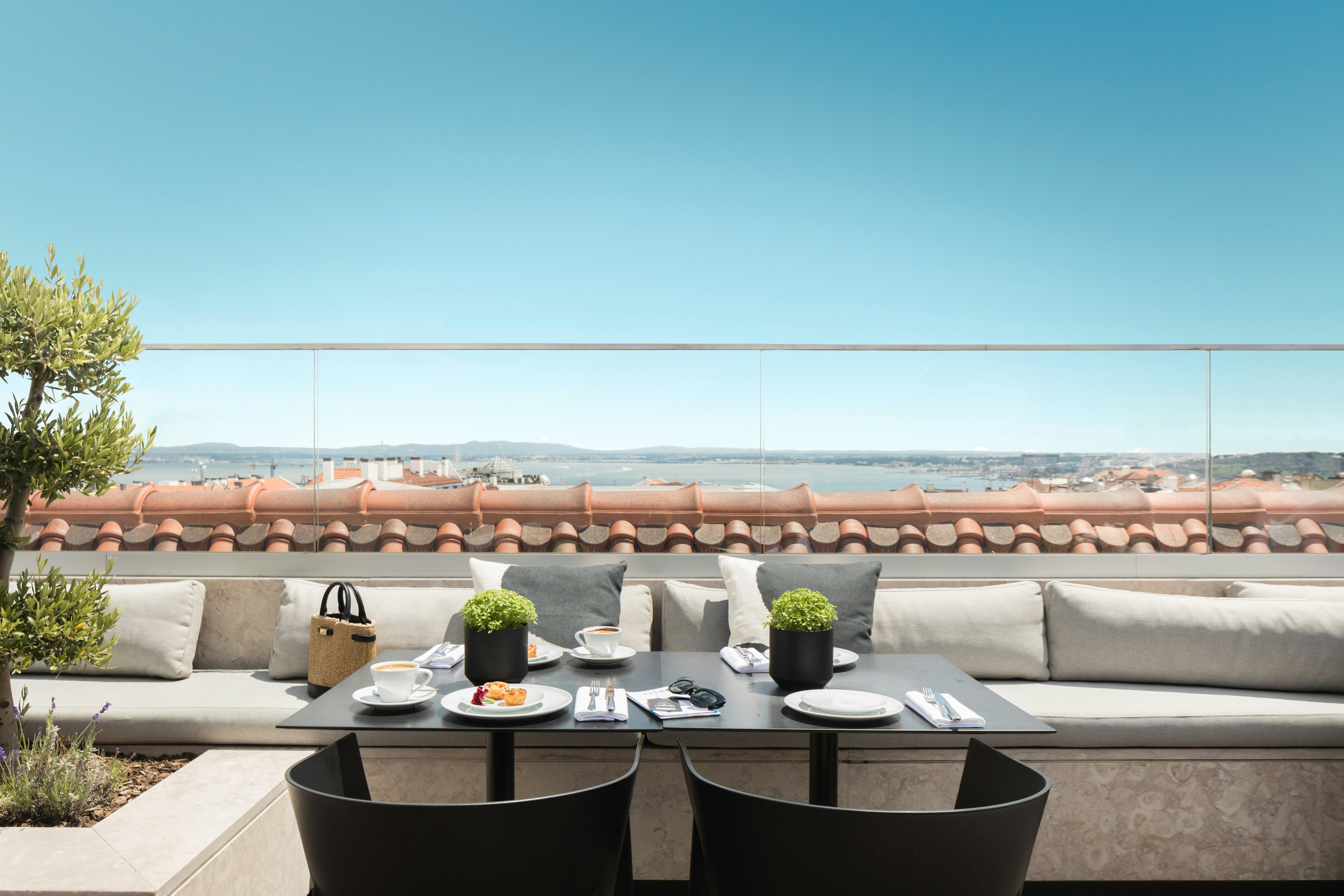 Lumi Rooftop Bar & Restaurant