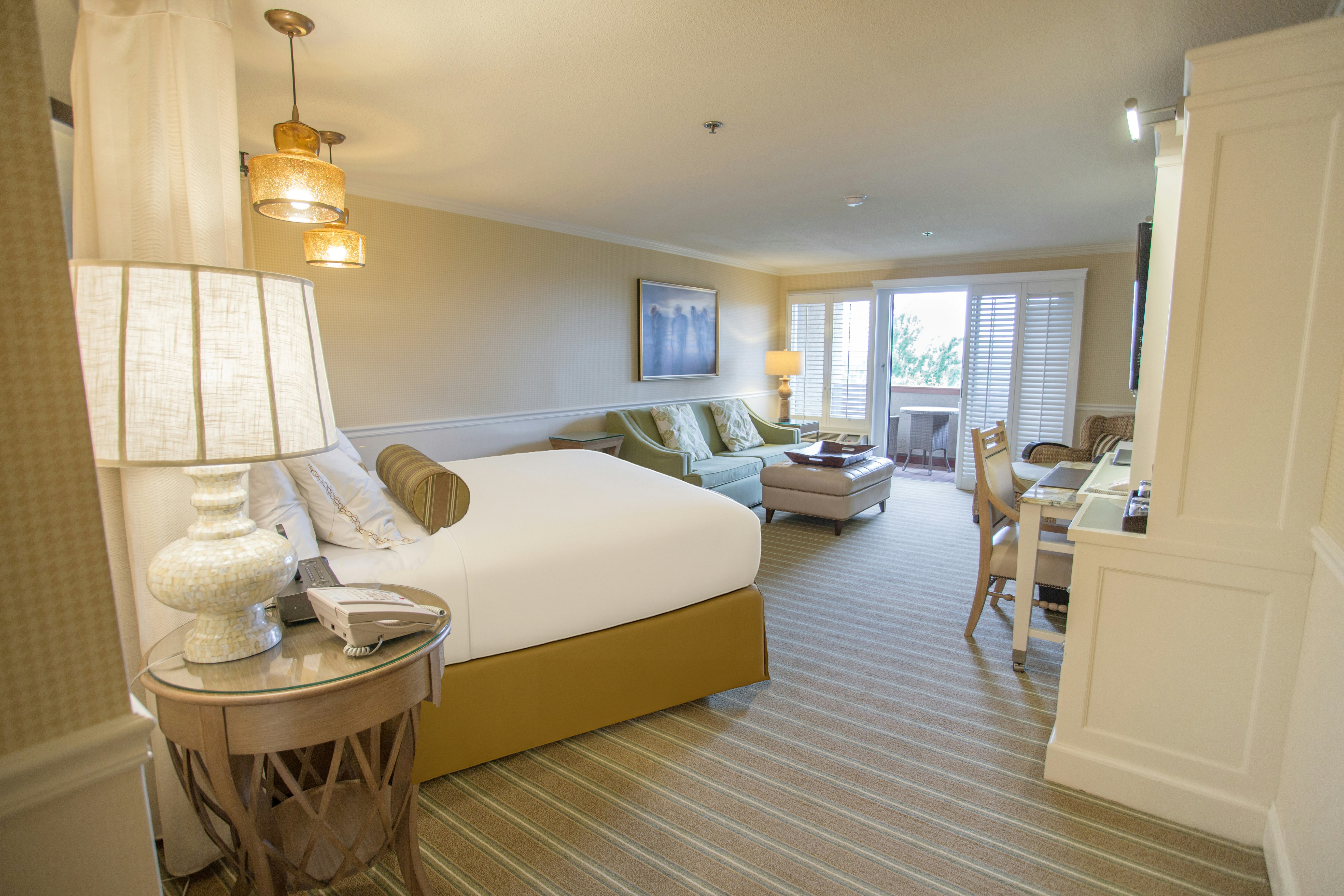 Mansion Wing Premier King - Bedroom