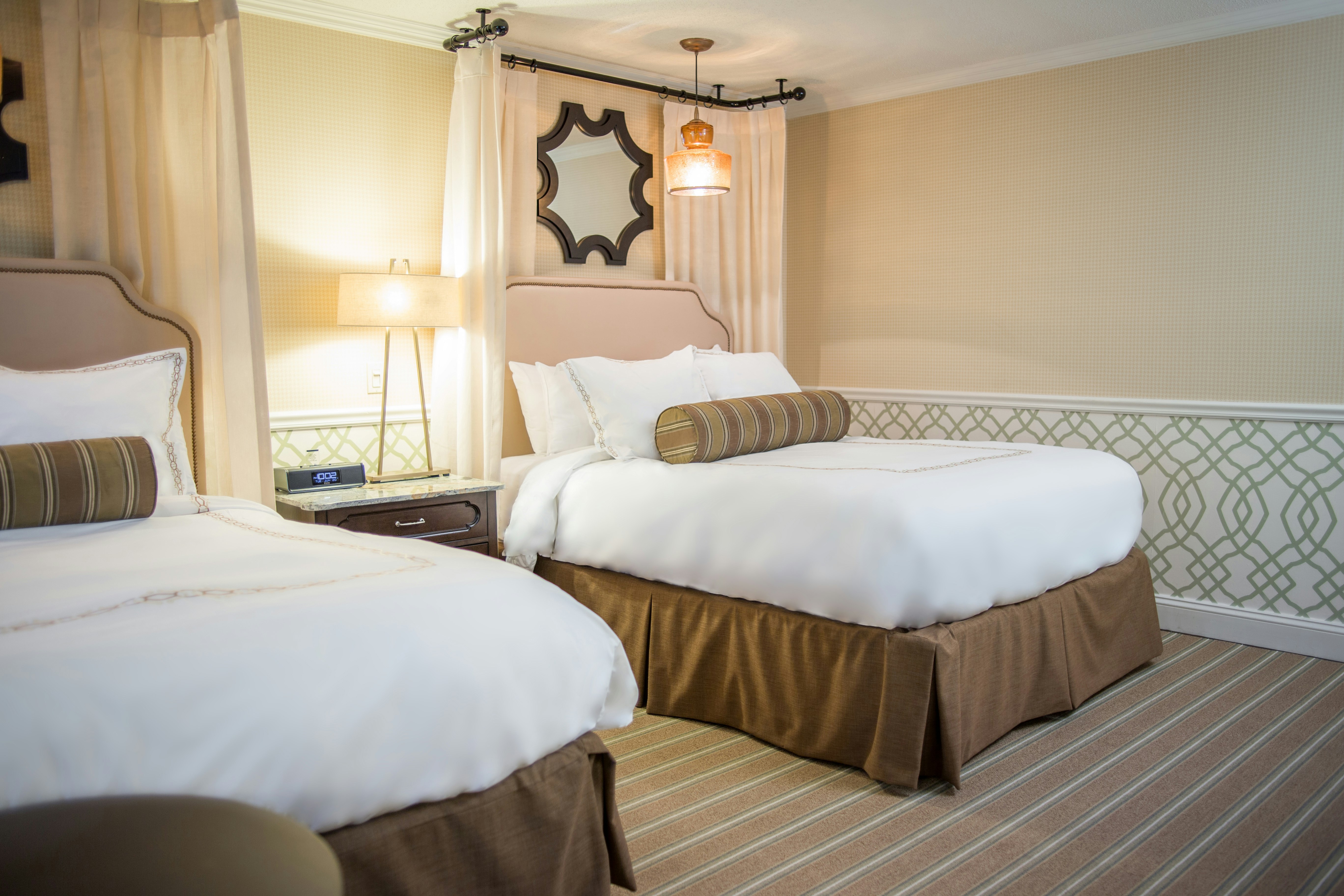 Mansion Deluxe Double Queen - Bedroom