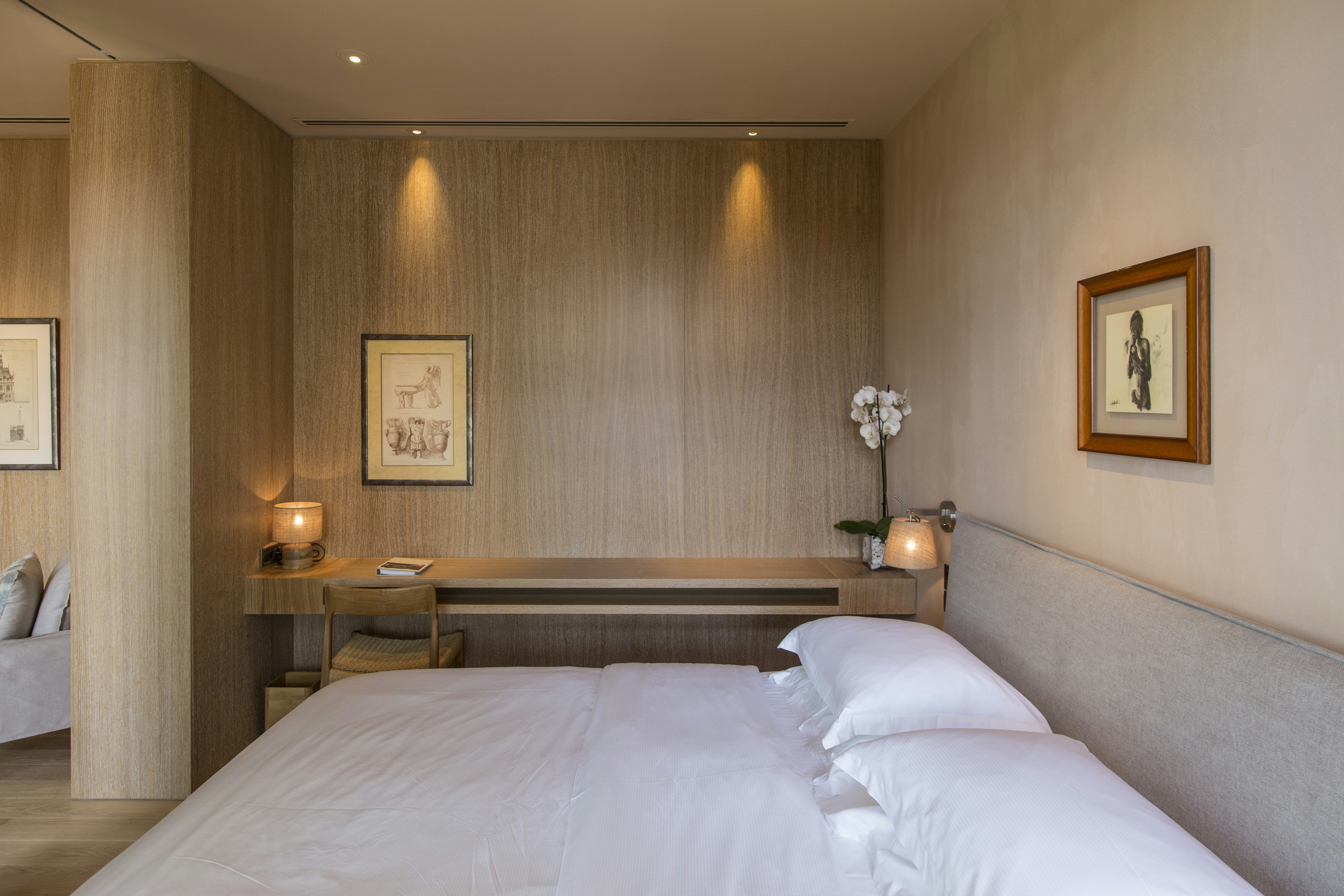 Deluxe Suite - Bedroom