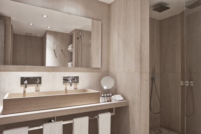 Junior Suite - Bathroom