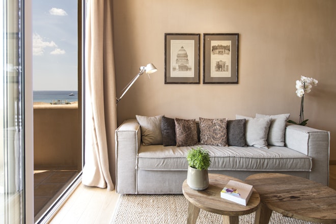 Deluxe Suite - Living Area