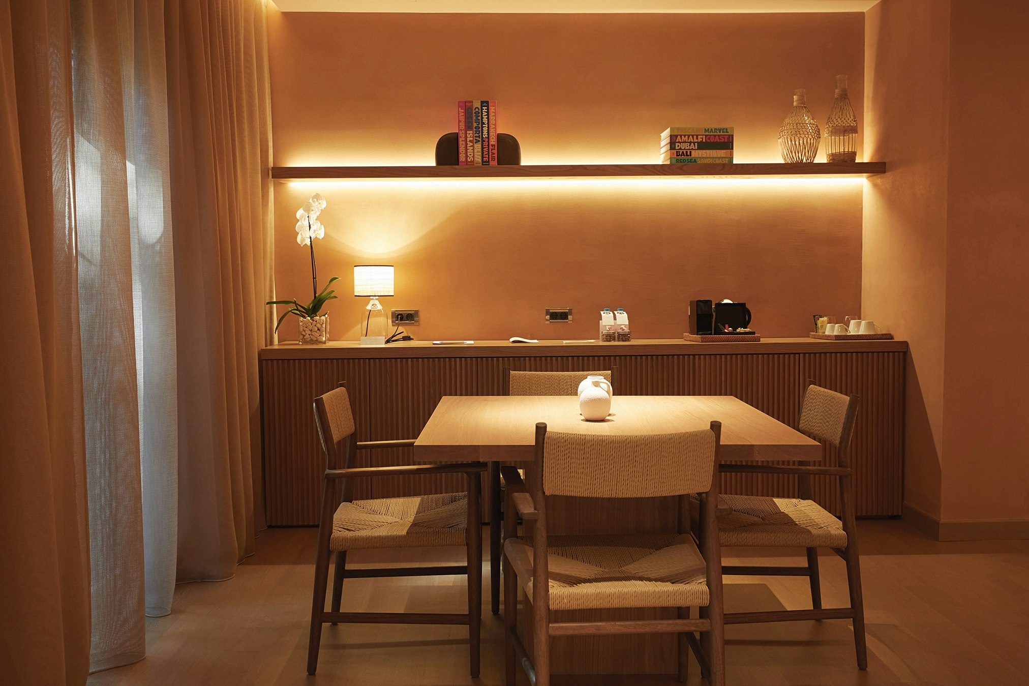 Comfort Suite - Dining Area