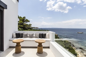 The Villa - Outdoor Seating