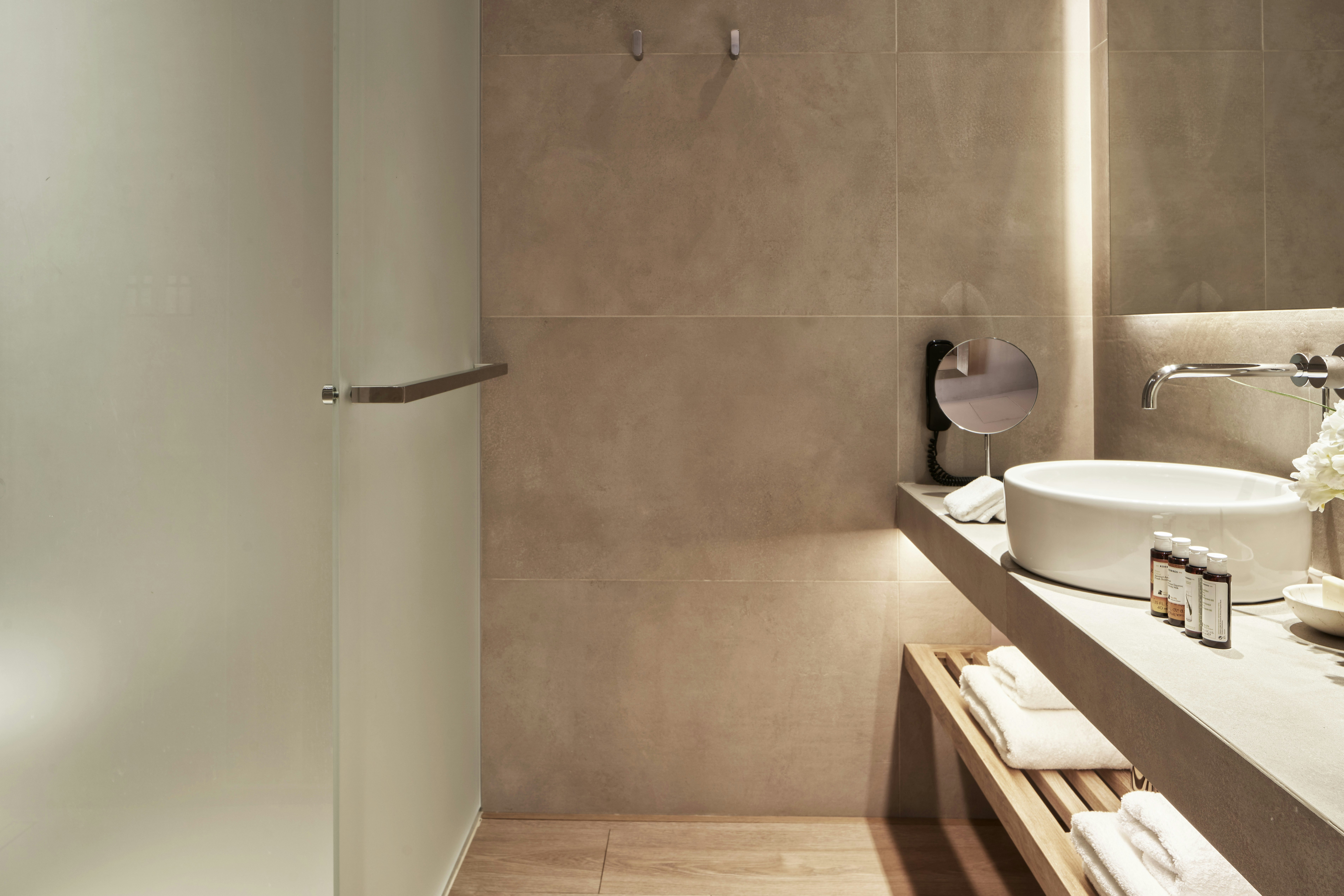 Premium Room - Bathroom