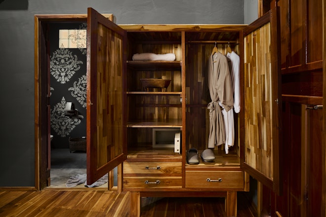 Art Deluxe - Room Details