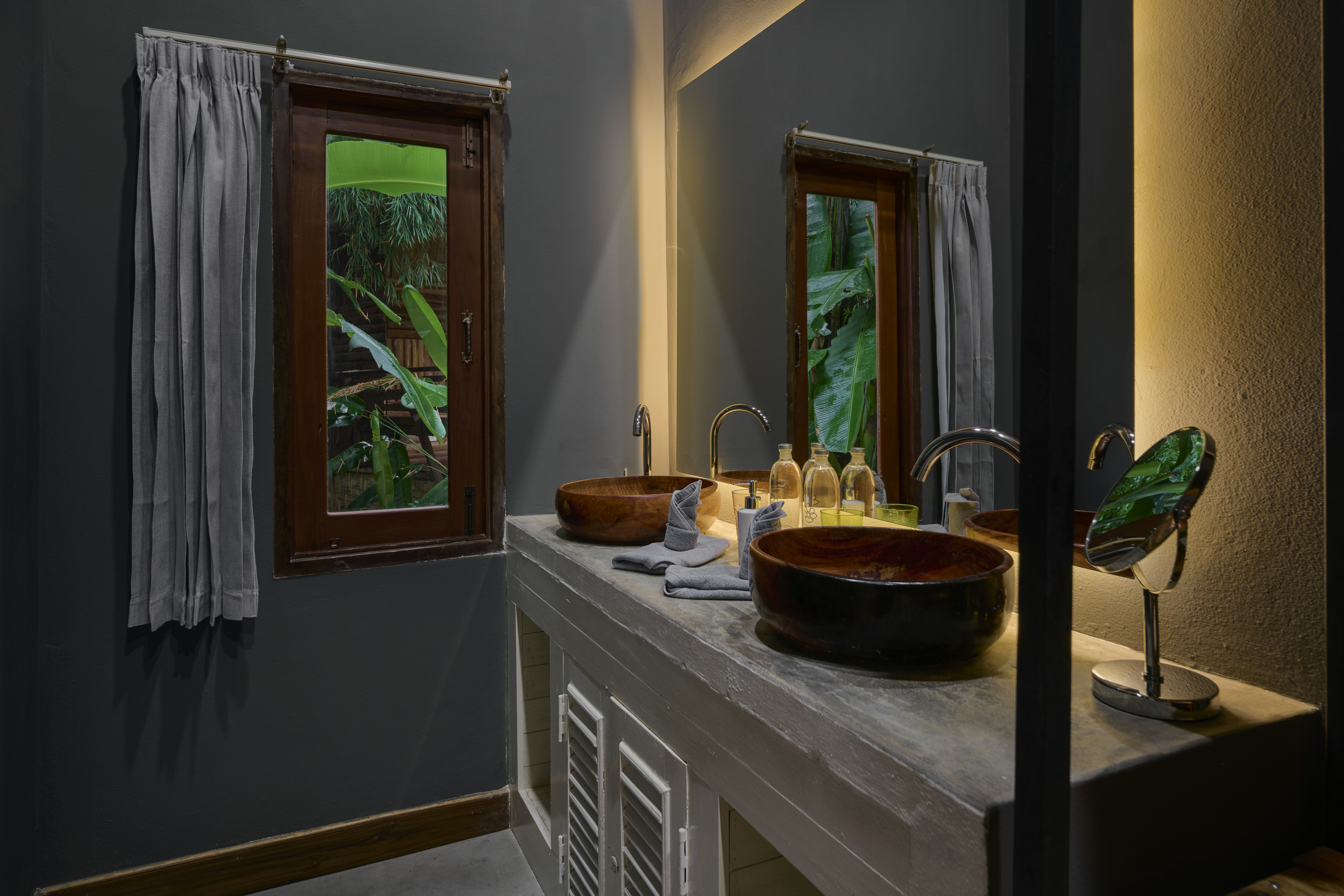 Art Deluxe - Bathroom