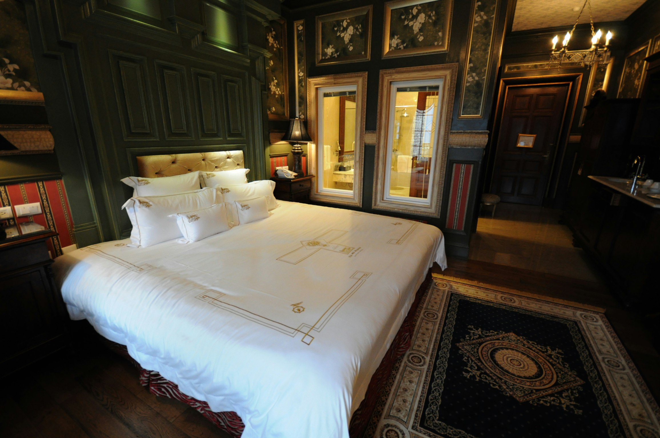 Madrigal Suite - Bedroom