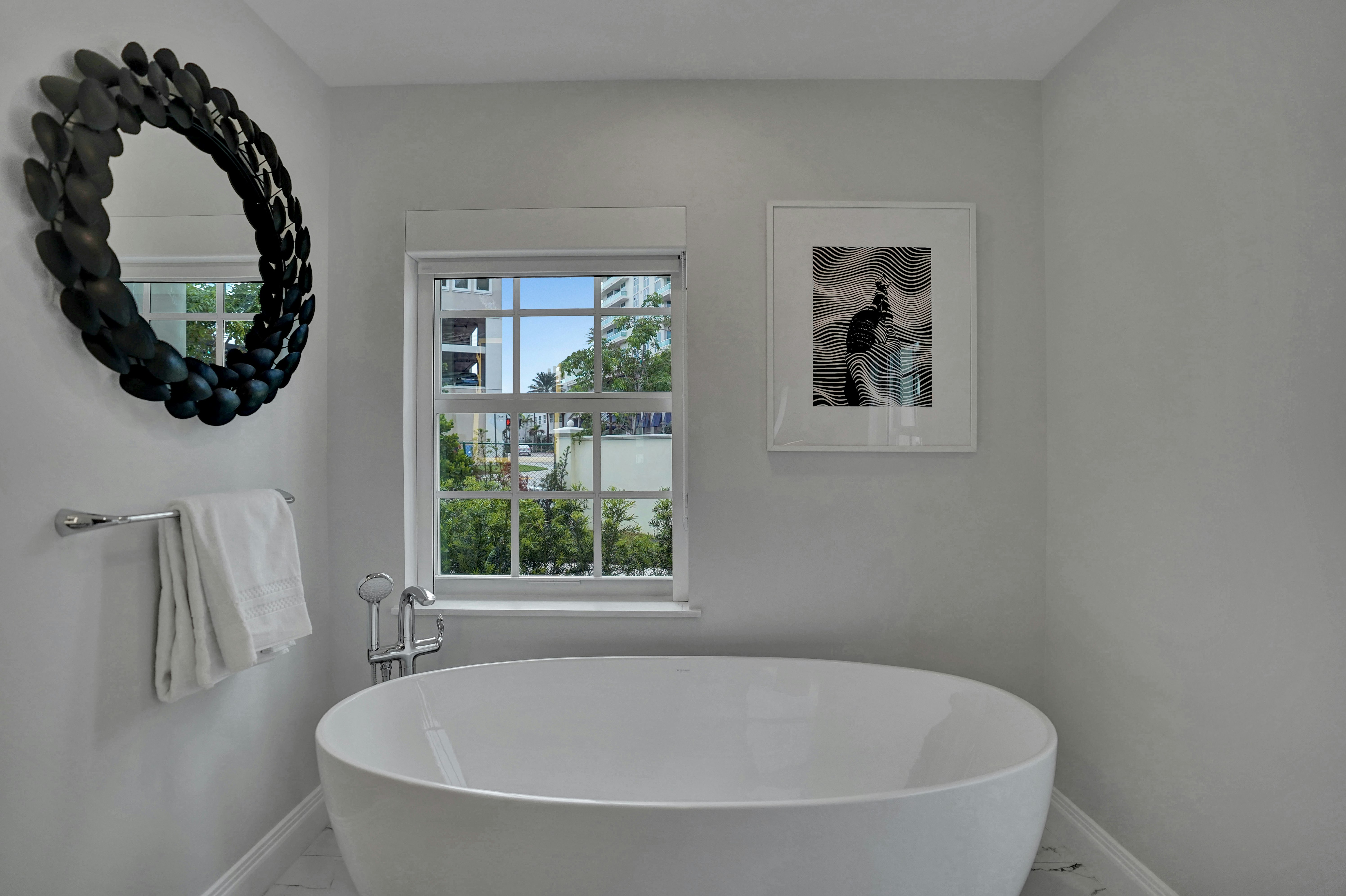 Grand Suite (bathtub) at Birch House