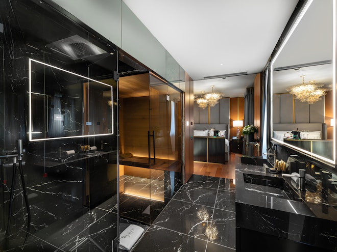 Spa Deluxe Fatale Bathroom