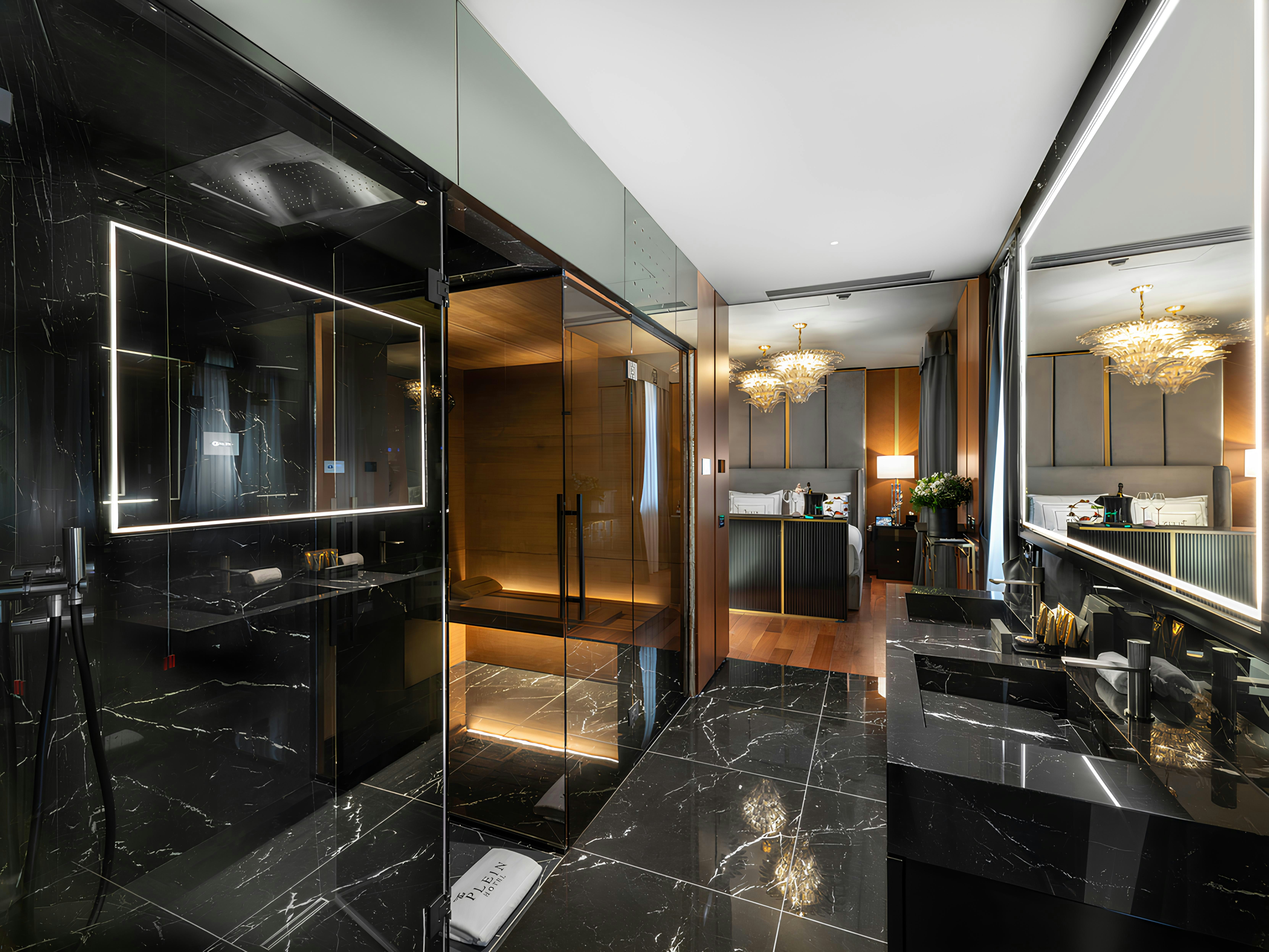 Spa Deluxe Fatale Bathroom