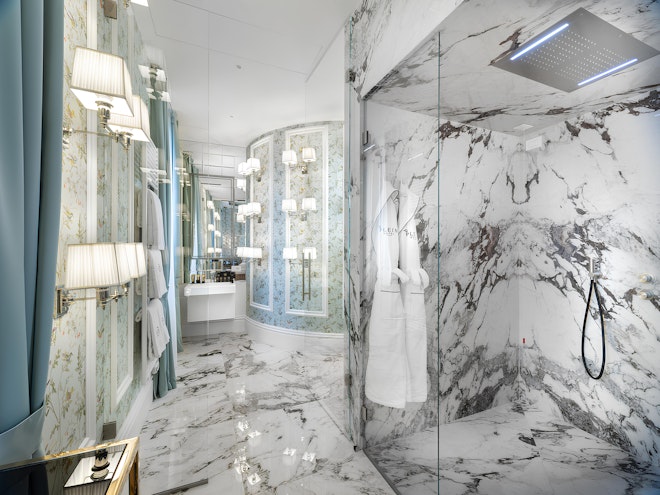 Deluxe Paradise Bathroom