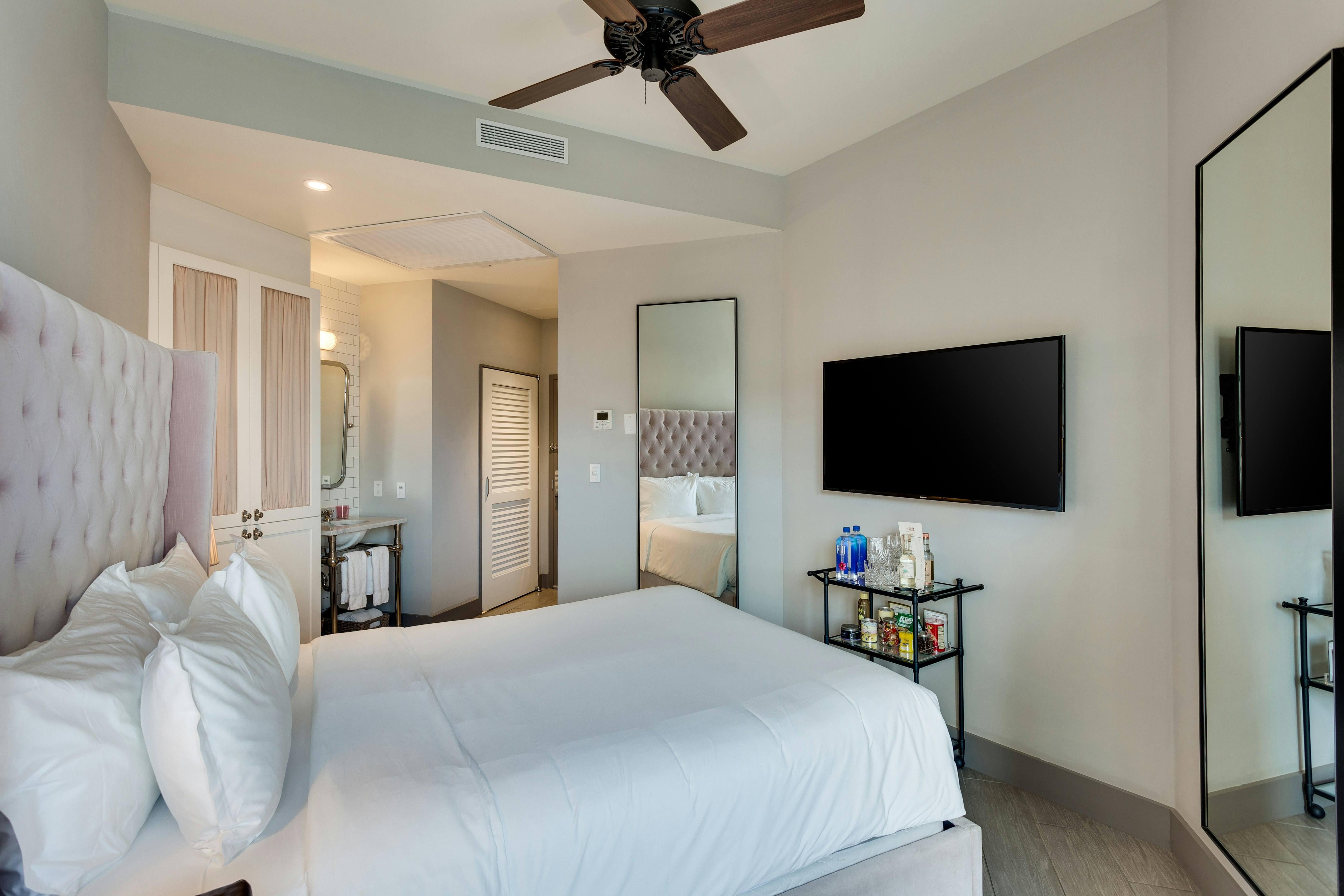 Classic Queen - Bedroom