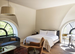 Deluxe King Suite - Bedroom