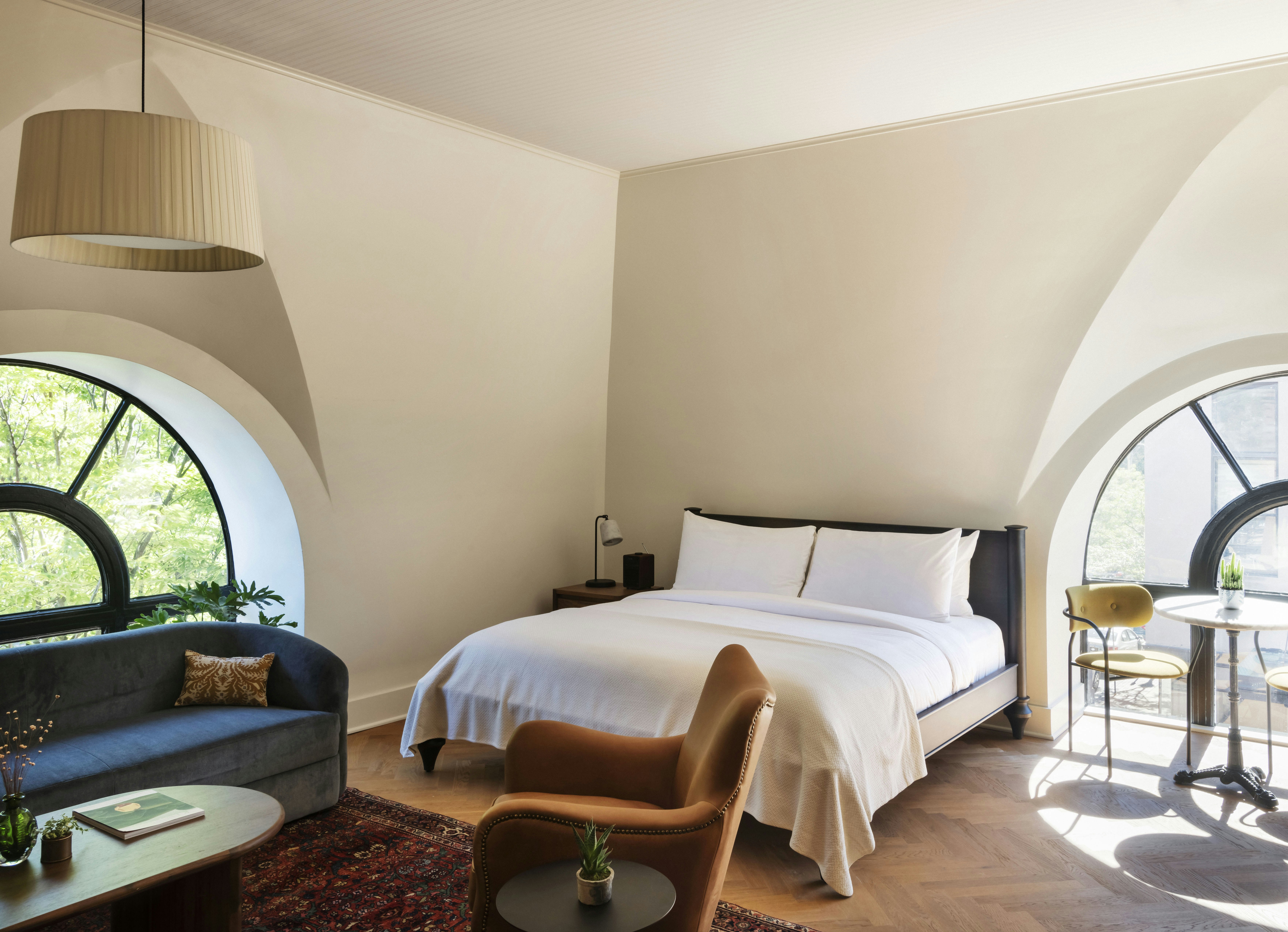 Deluxe King Suite - Bedroom