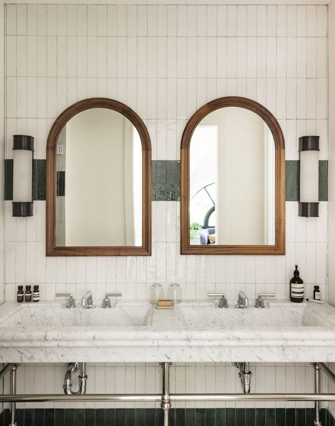 Deluxe King Suite - Bathroom