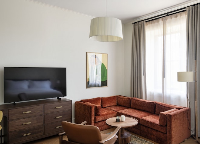 Deluxe King Room - Living Area