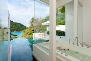 Grand Pool Suite