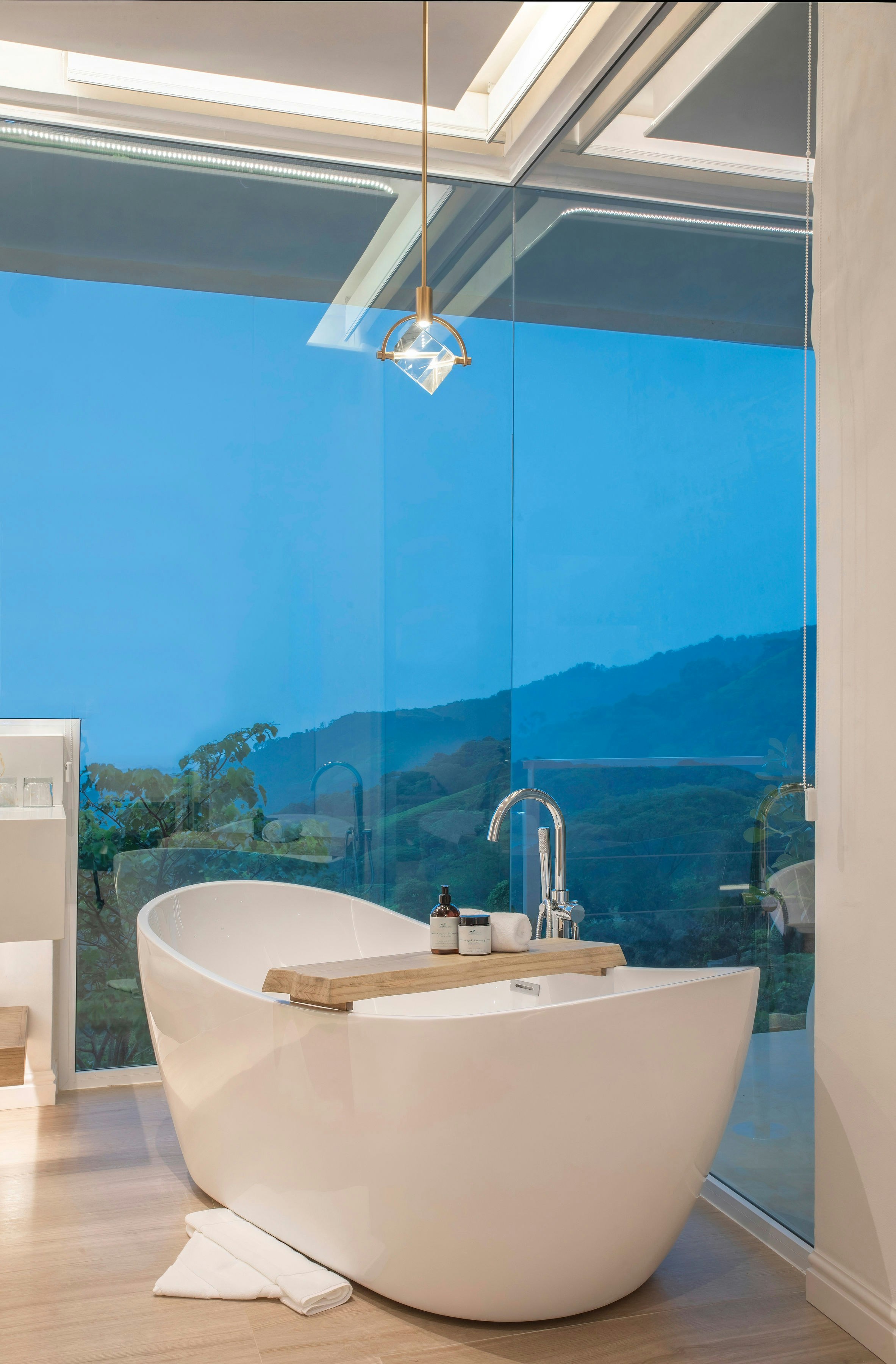 Santosha Luxury Loft - Bathtub