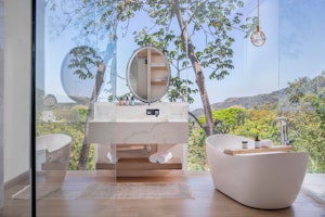 Santosha Luxury Loft - Bathroom