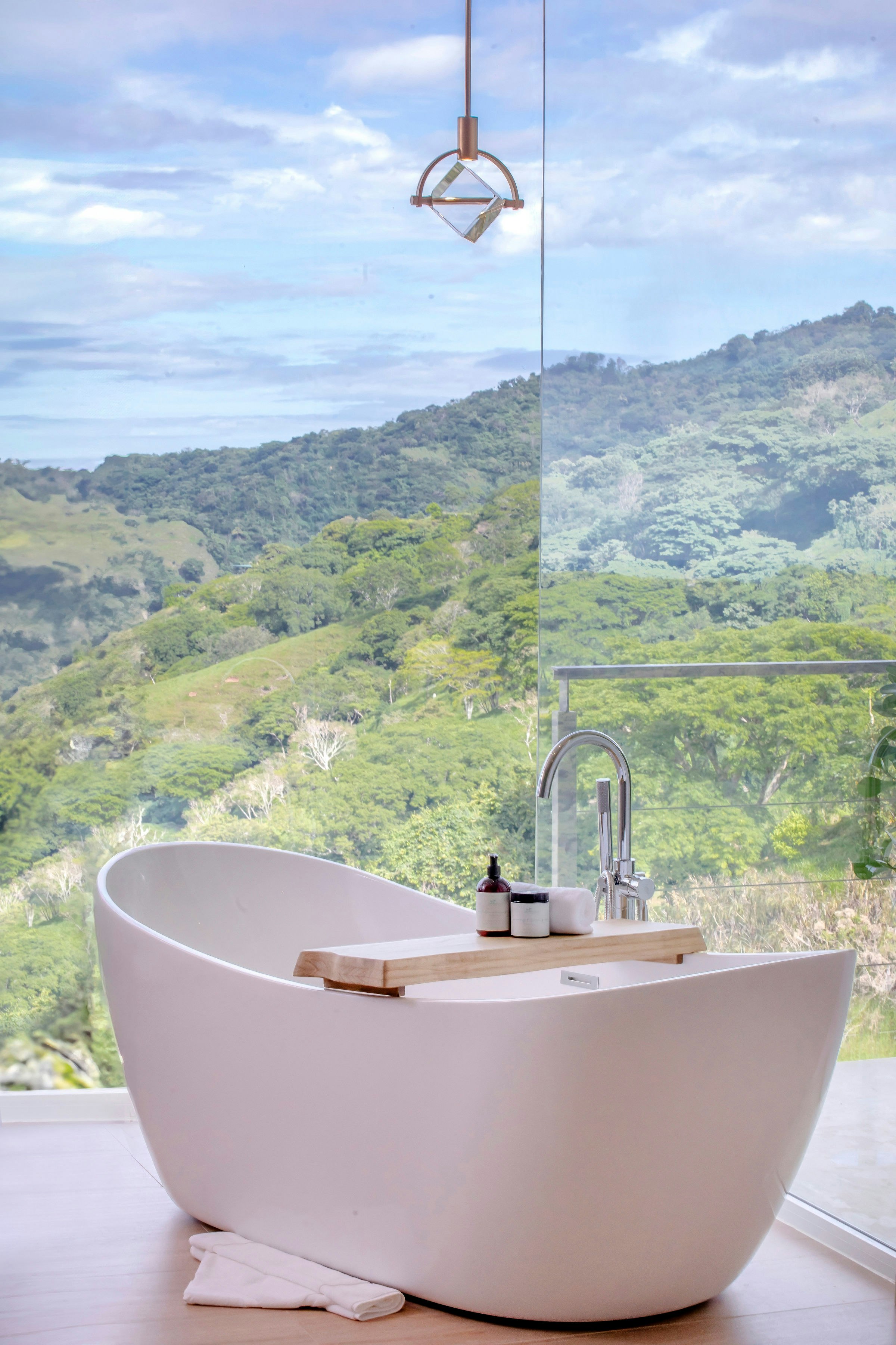 Santosha Luxury Loft - Bathtub