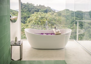 Luxury Loft - Bathtub