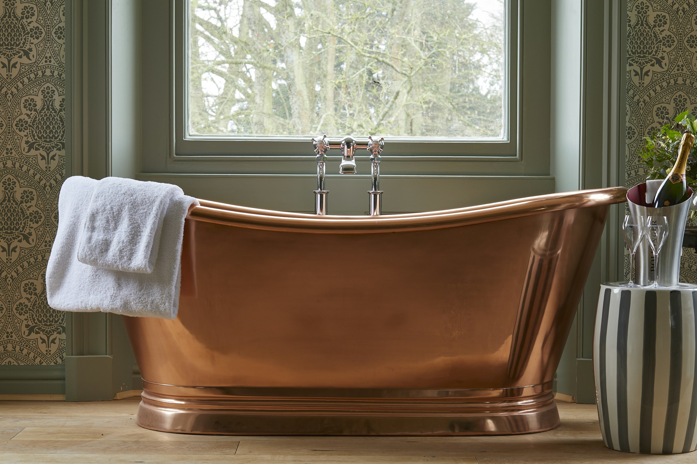Sutton Suite Bathtub