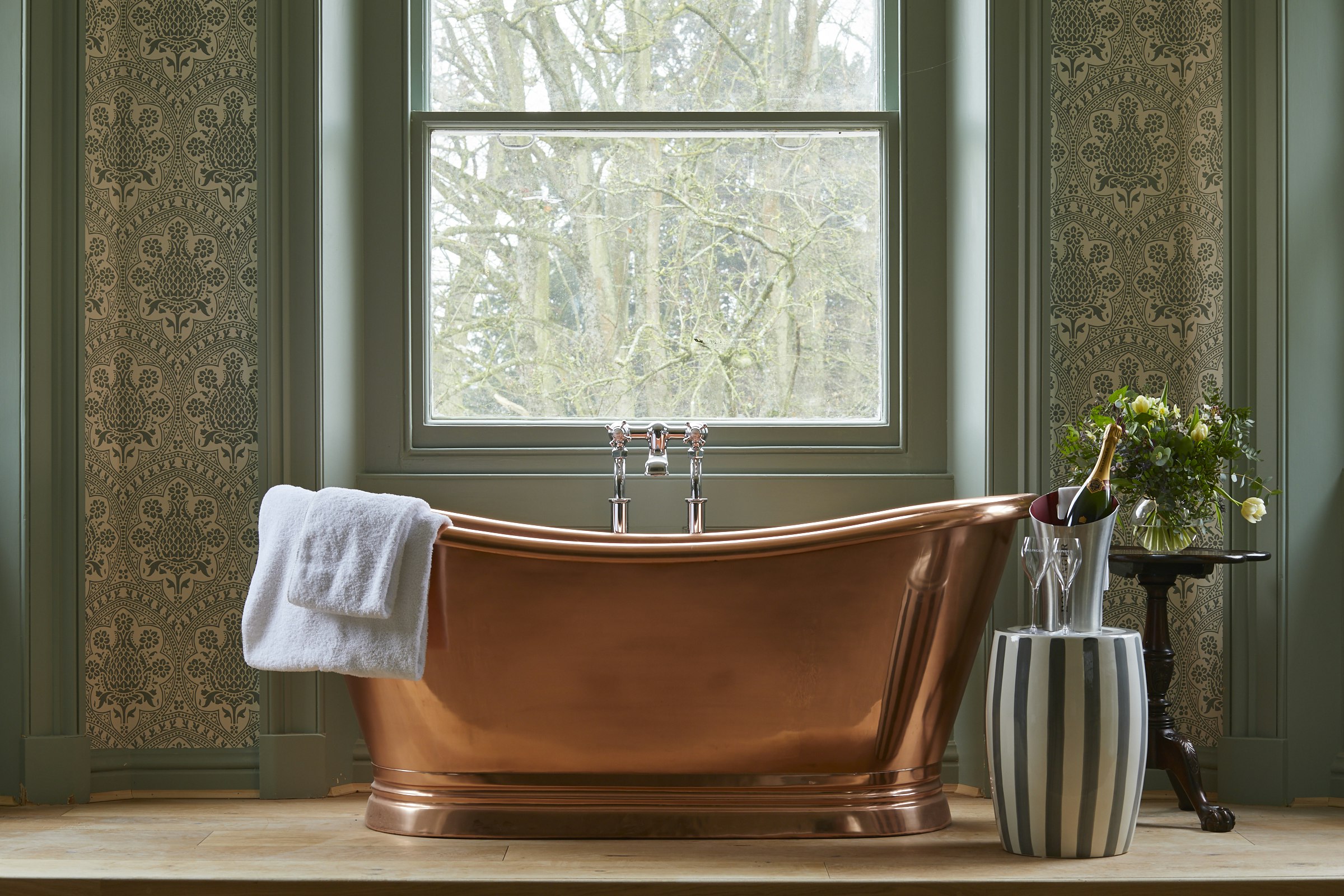 Sutton Suite Bathtub