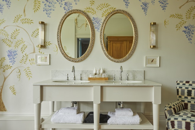 Bushby Bacon Suite Bathroom