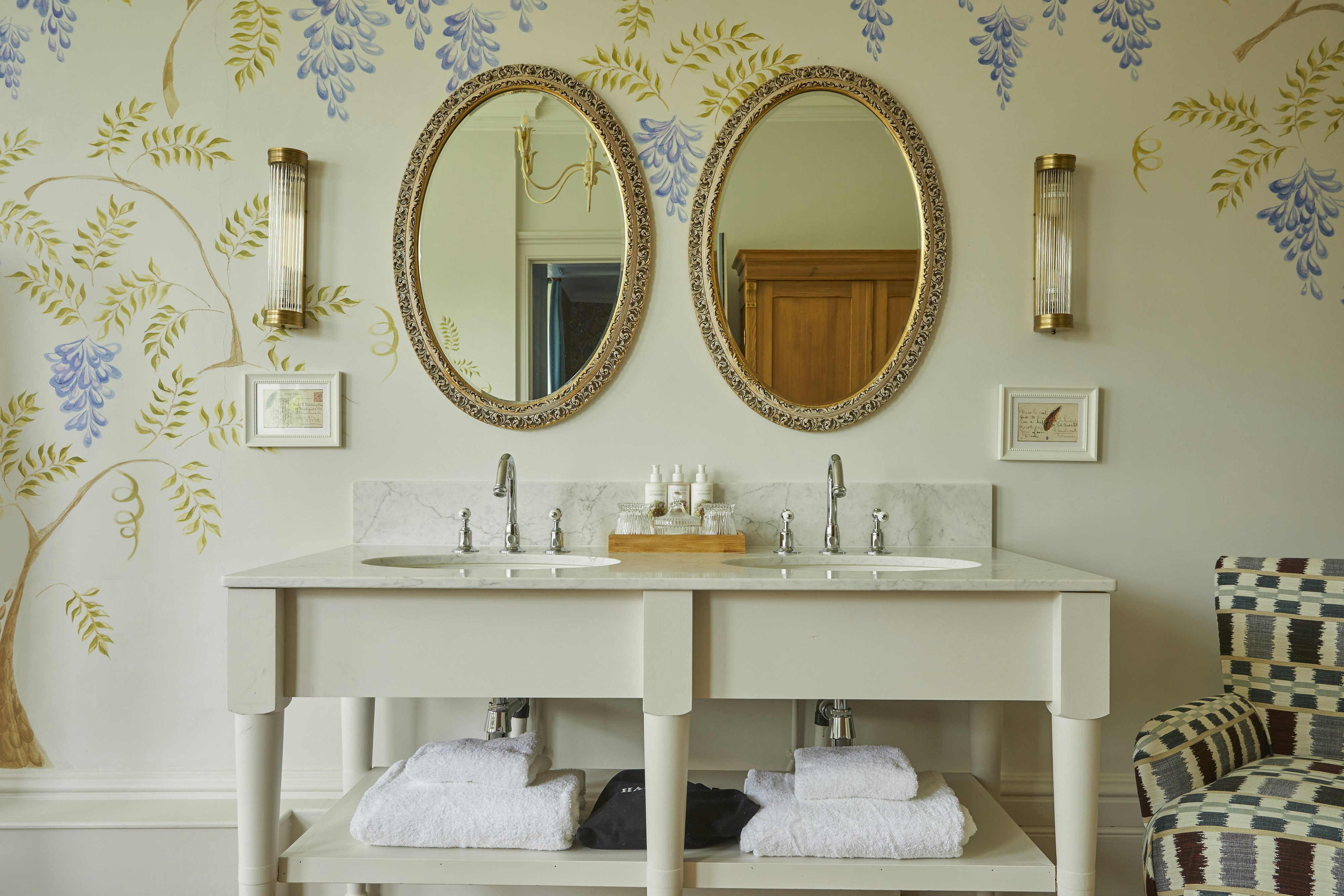 Bushby Bacon Suite Bathroom