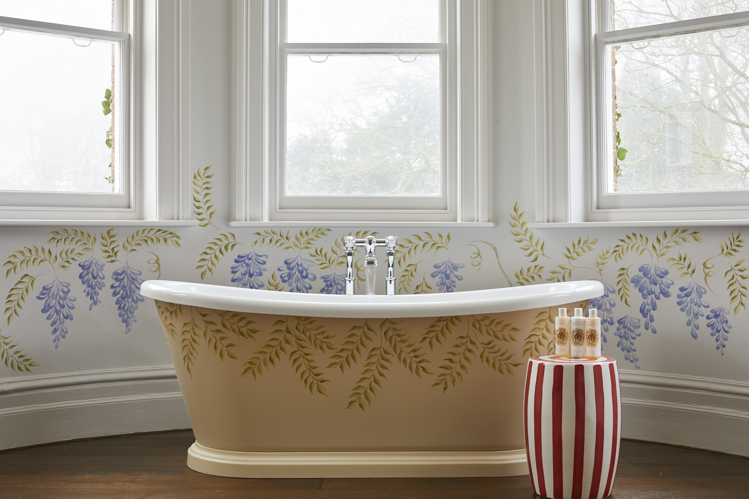 Bushby Bacon Suite Bathtub