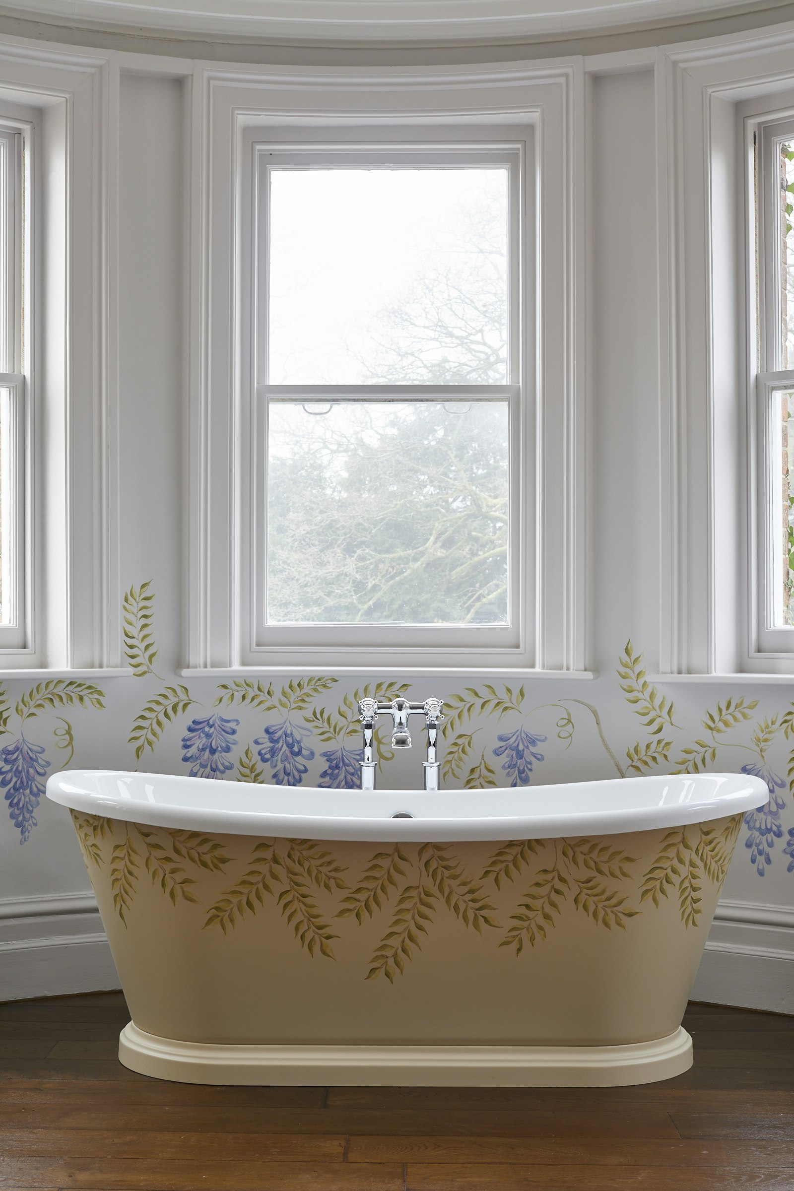 Bushby Bacon Suite Bathtub
