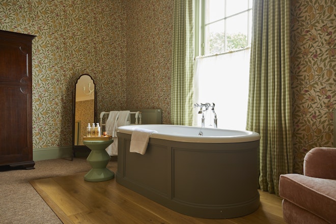Percy Shelley Suite Bath