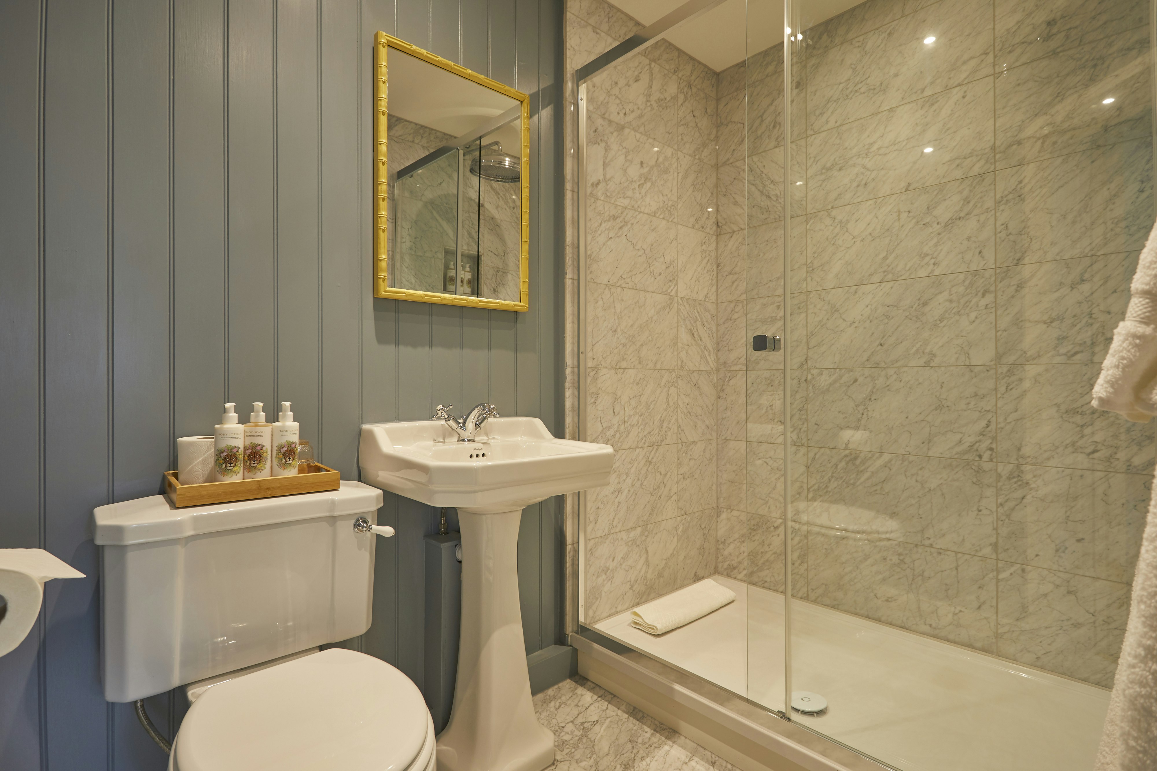Bushby Bacon Suite Bathroom
