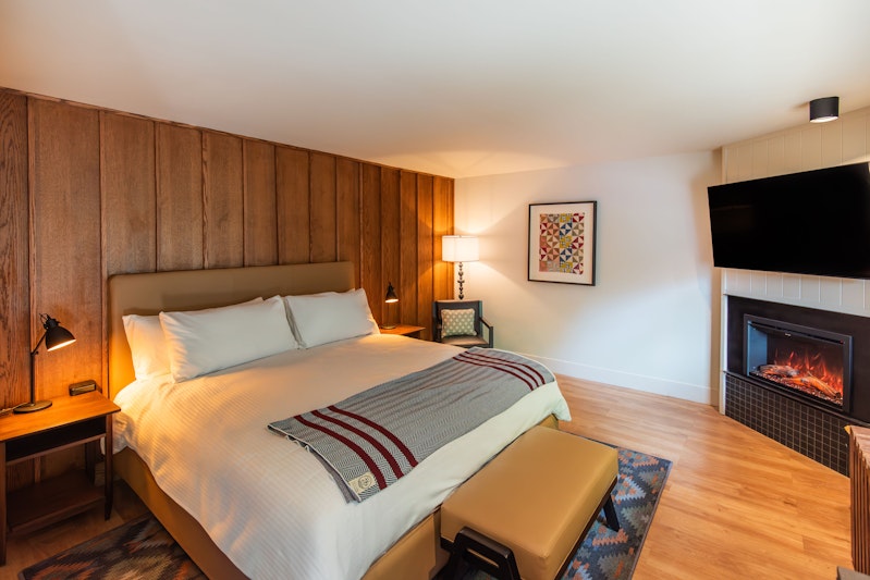 Historic Rocky Waters Inn