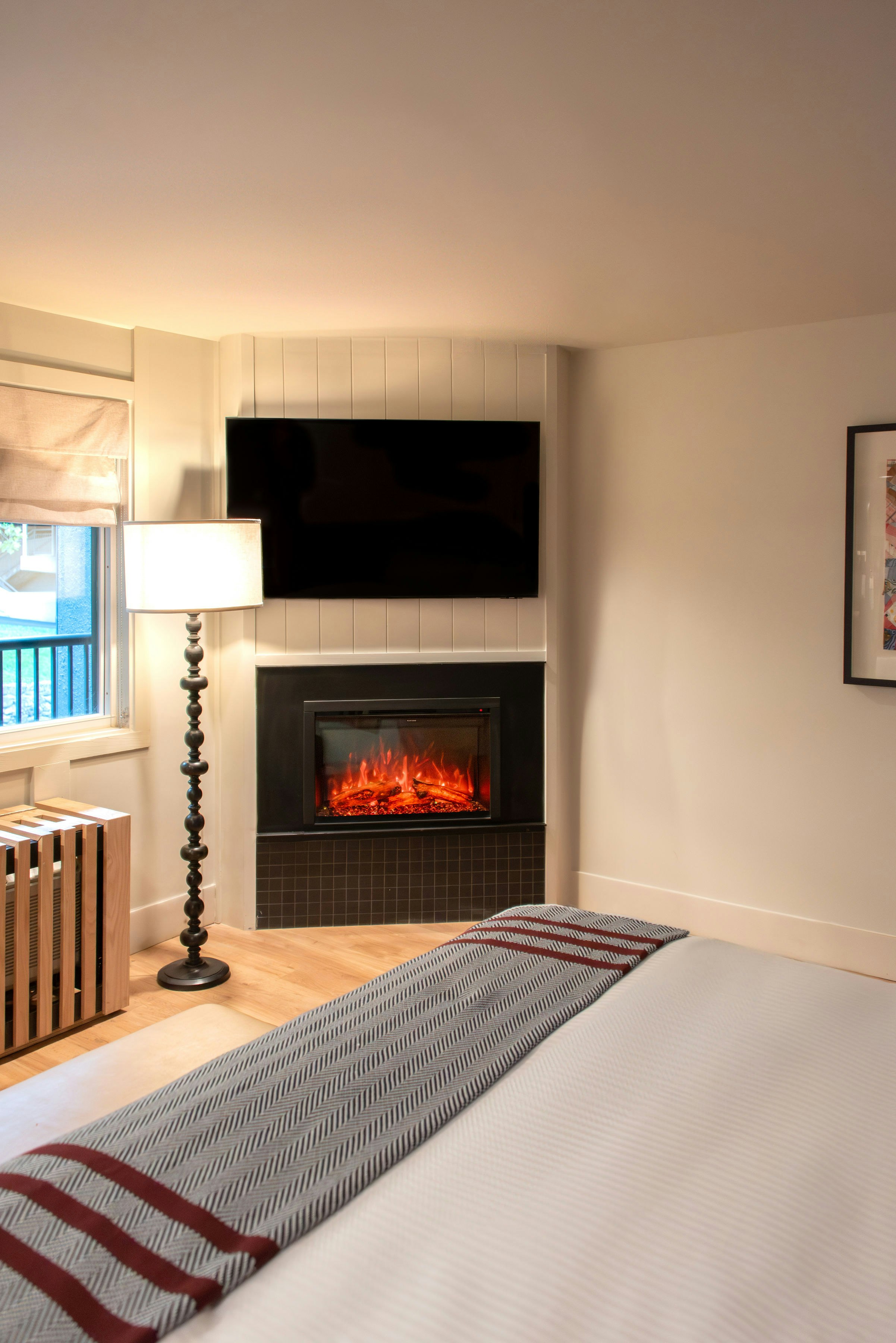 Serenity Glen with Fireplace and Soaking Tub